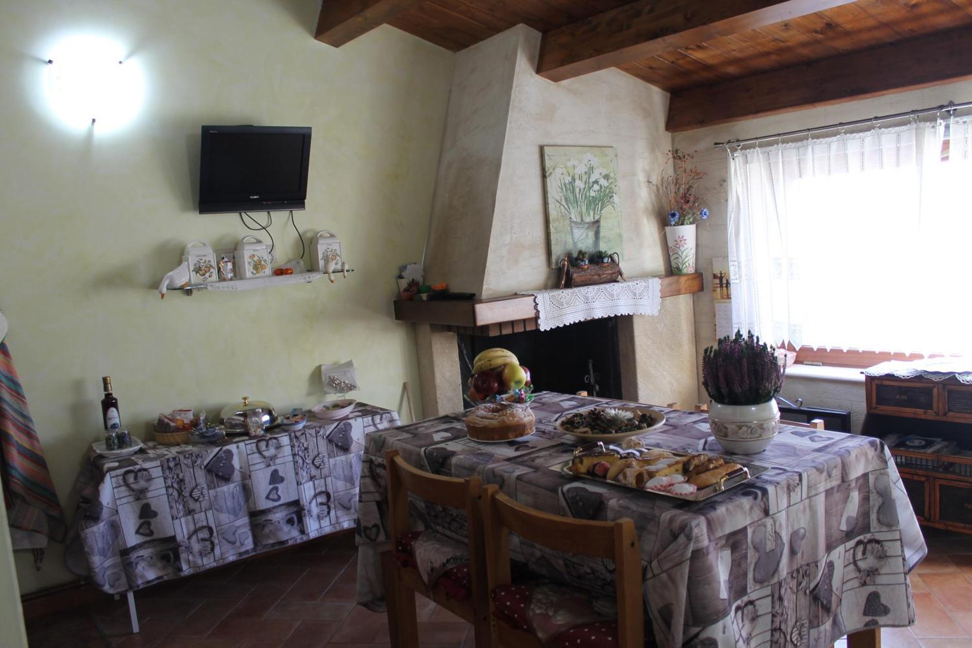 Medieval Village Of Pacentro Екстер'єр фото