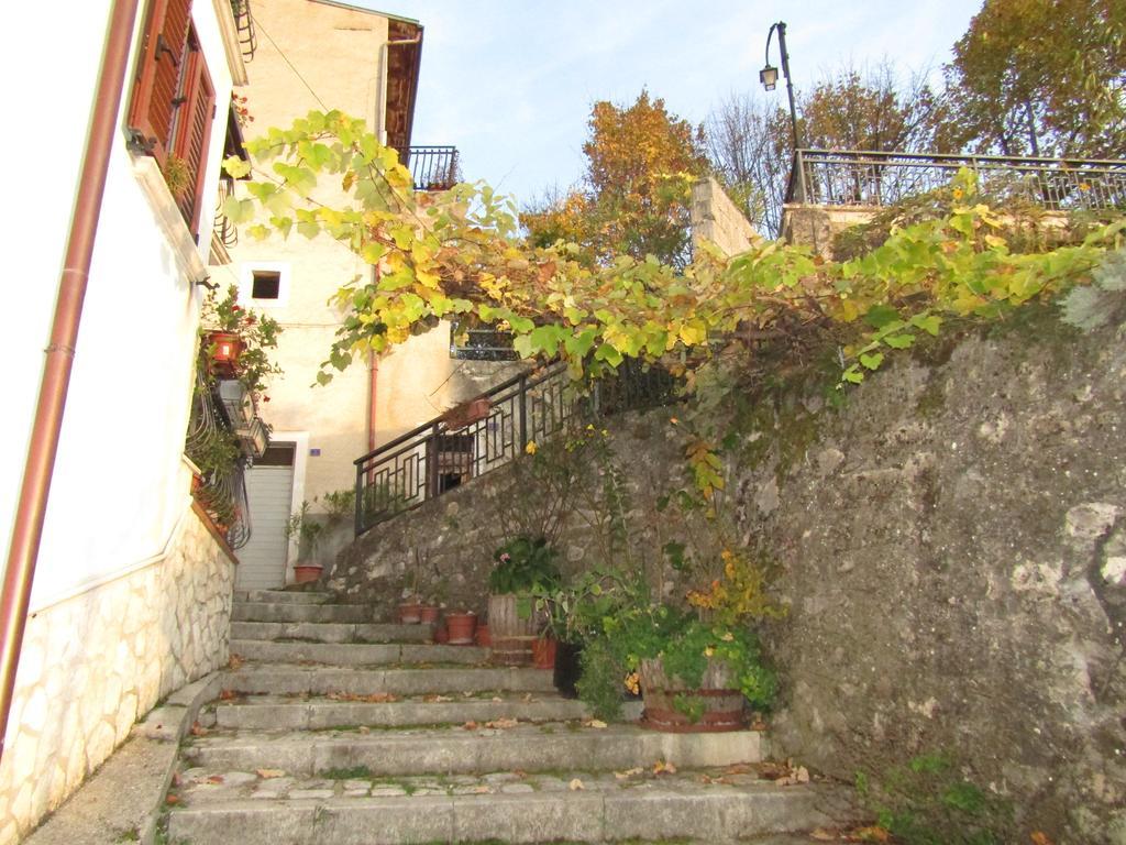 Medieval Village Of Pacentro Екстер'єр фото
