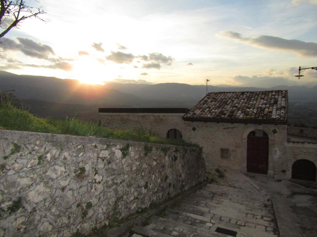 Medieval Village Of Pacentro Екстер'єр фото